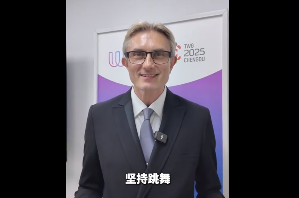om, 育舞蹈项目, 表情专注