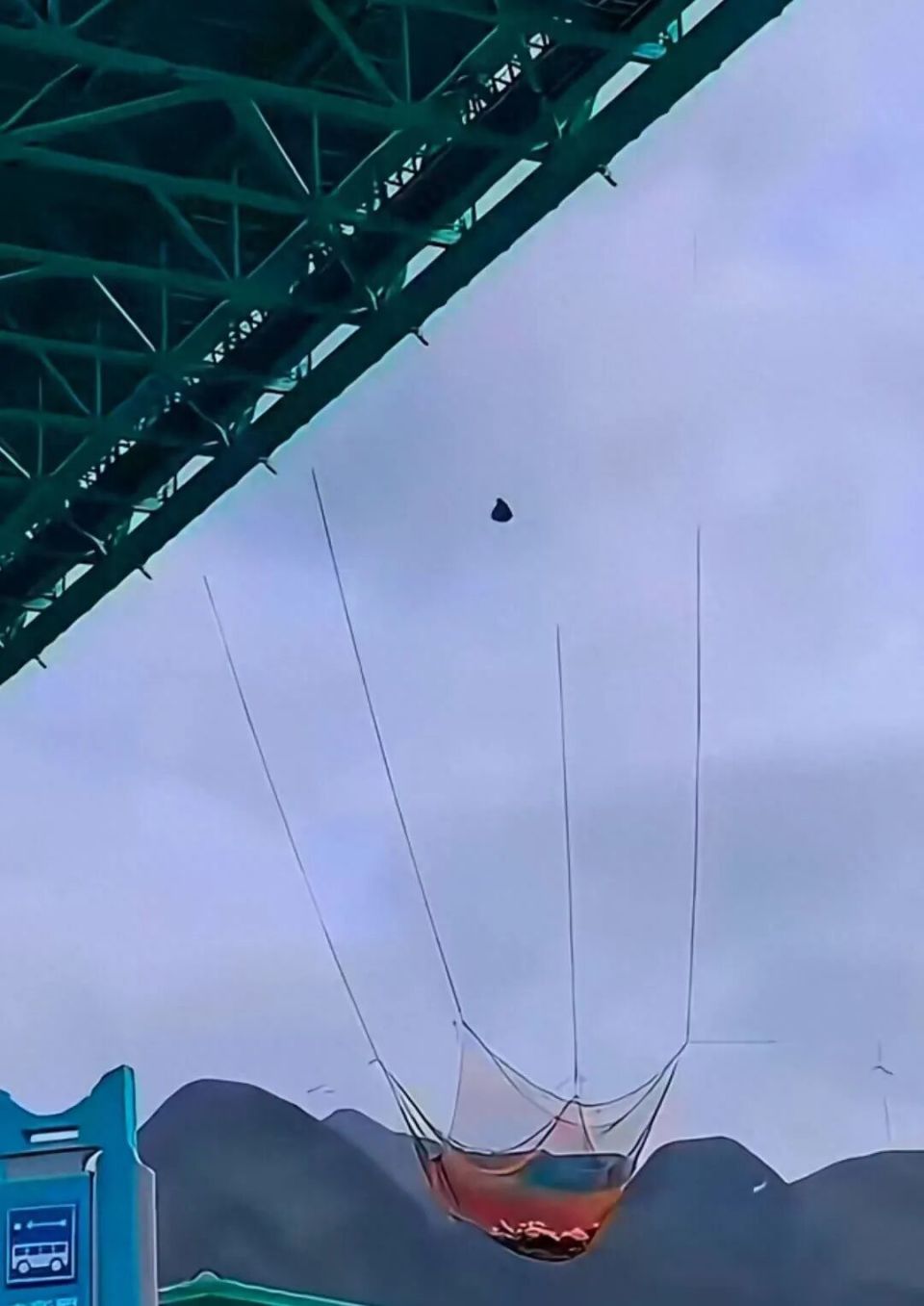 花江峡谷大, 且网下还有